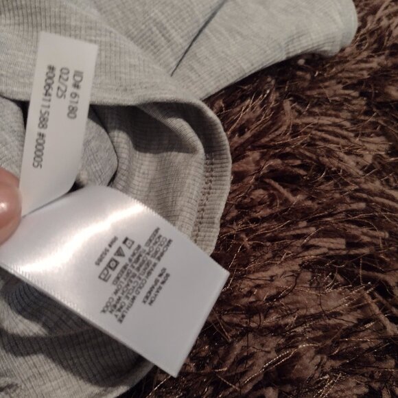 Express Fitted Ribbed High Neck Tank - Picture 6 of 9